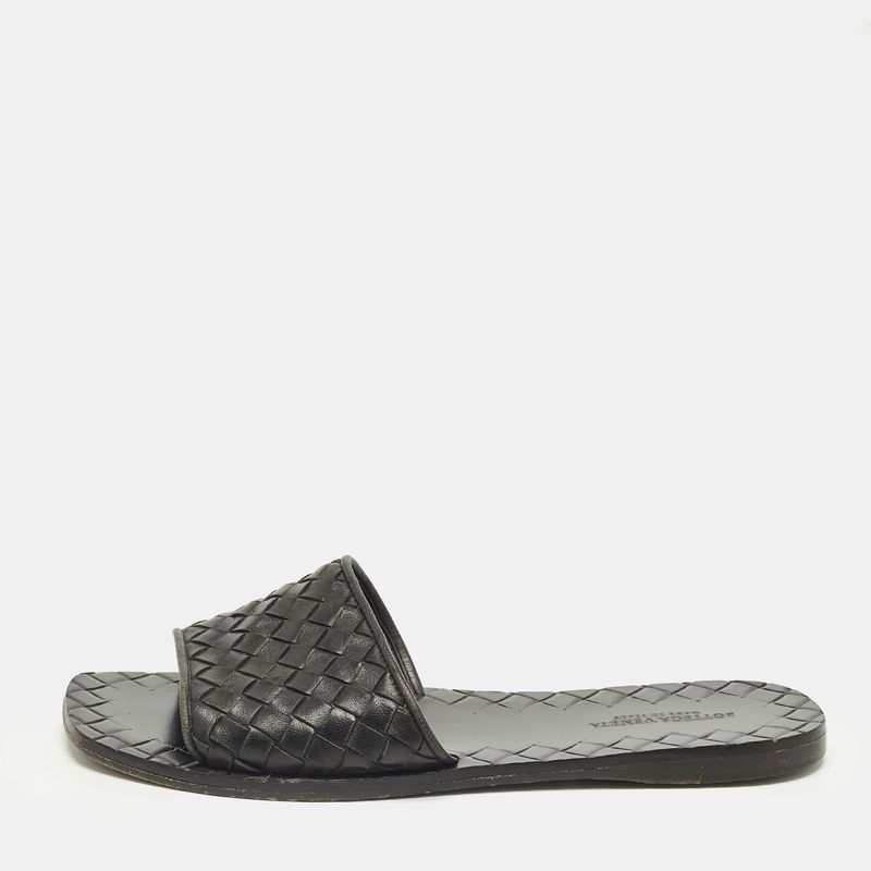 Bottega Veneta Intrecciato Size 35 Black Intrecciato Leather Flat Sandals